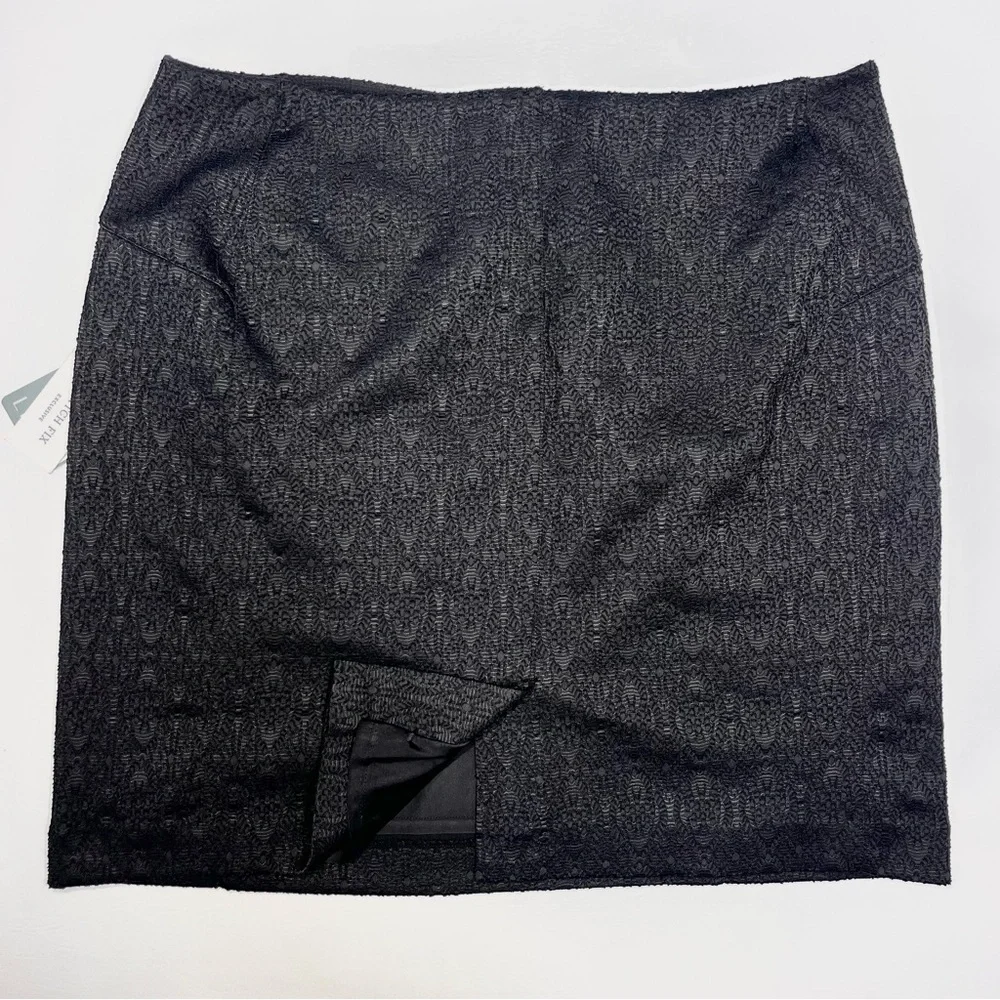 Lyssé Lace Stretch Mini Skirt Black Size 1X (18 - 20) - Picture 2 of 10